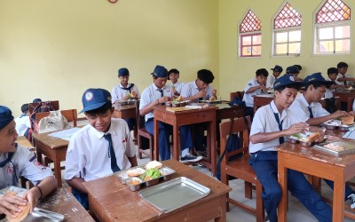 Ekspresi Anak-Anak MTs PSA Saat Pertama Kali Mendapatkan MBG