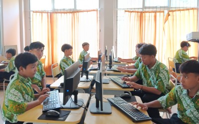 Kegiatan Pembelajaran di Lab. Komputer